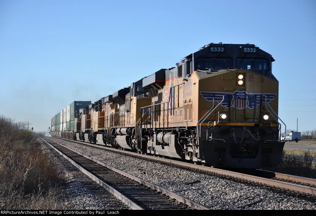 Intermodal cruises east